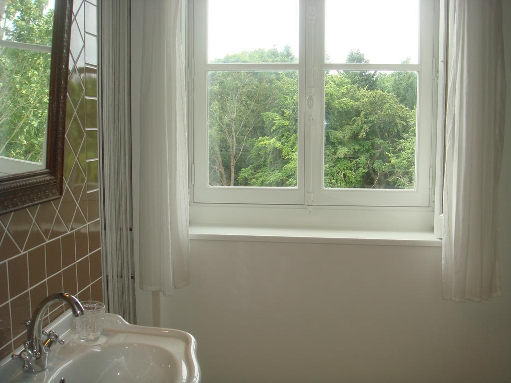 Bed and Breakfast Manoir De La Guerie Ablon Zimmer foto